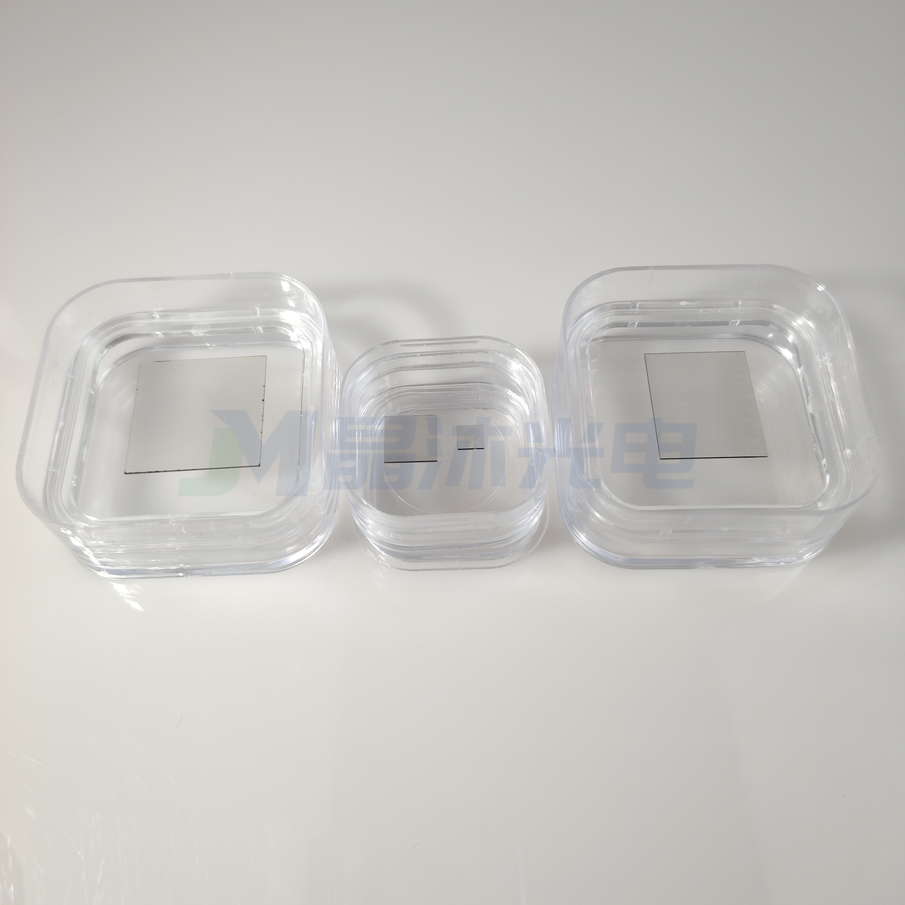 氢终端金刚石MOSFET研究新进展：陷阱效应如何影响器件稳定性？