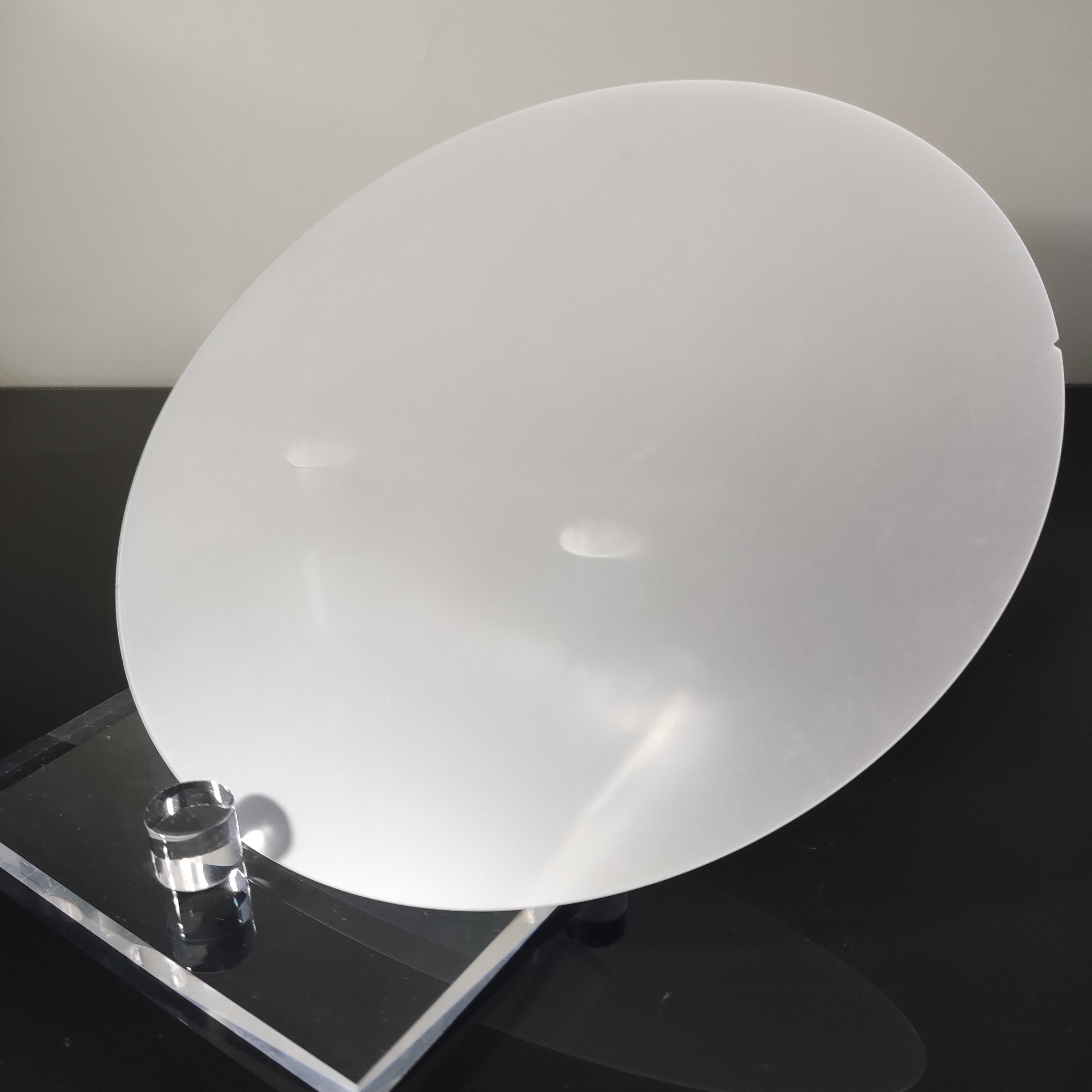 8英寸高质量蓝宝石衬底：多领域应用分析与技术影响