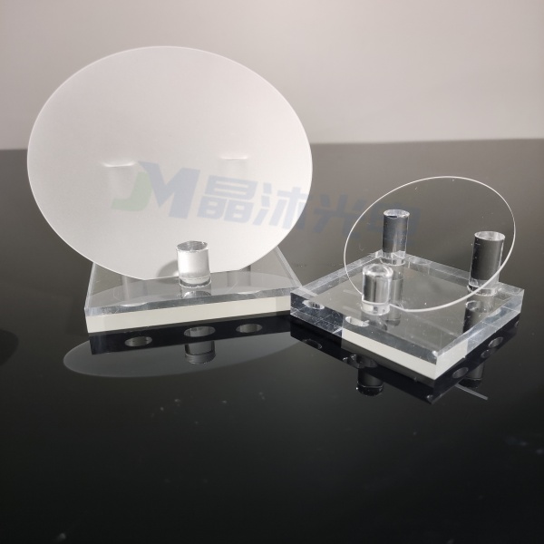 熔融石英晶片与蓝宝石衬底在光学应用中的性能对比