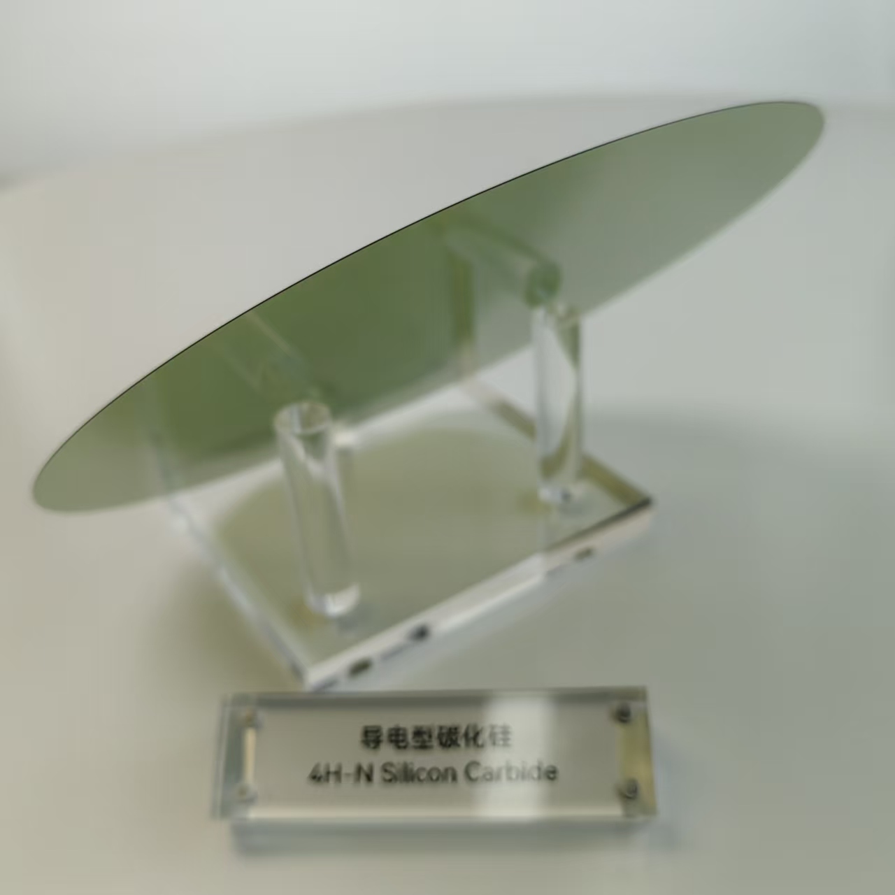 超薄 200 μm SiC 衬底：机遇与挑战